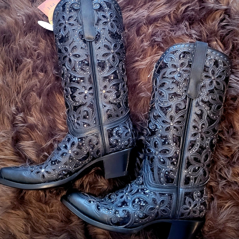 🖤CORRAL BLACK COWGIRL BOOTS W/ EMBROIDERY AND SEQUINS🖤
